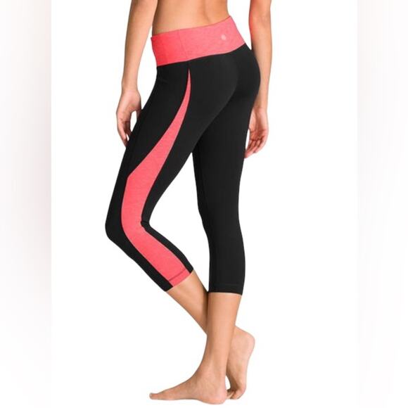Athleta Splits Revelation Capri in Black/Coral Sizzle- Small - Picture 2 of 9
